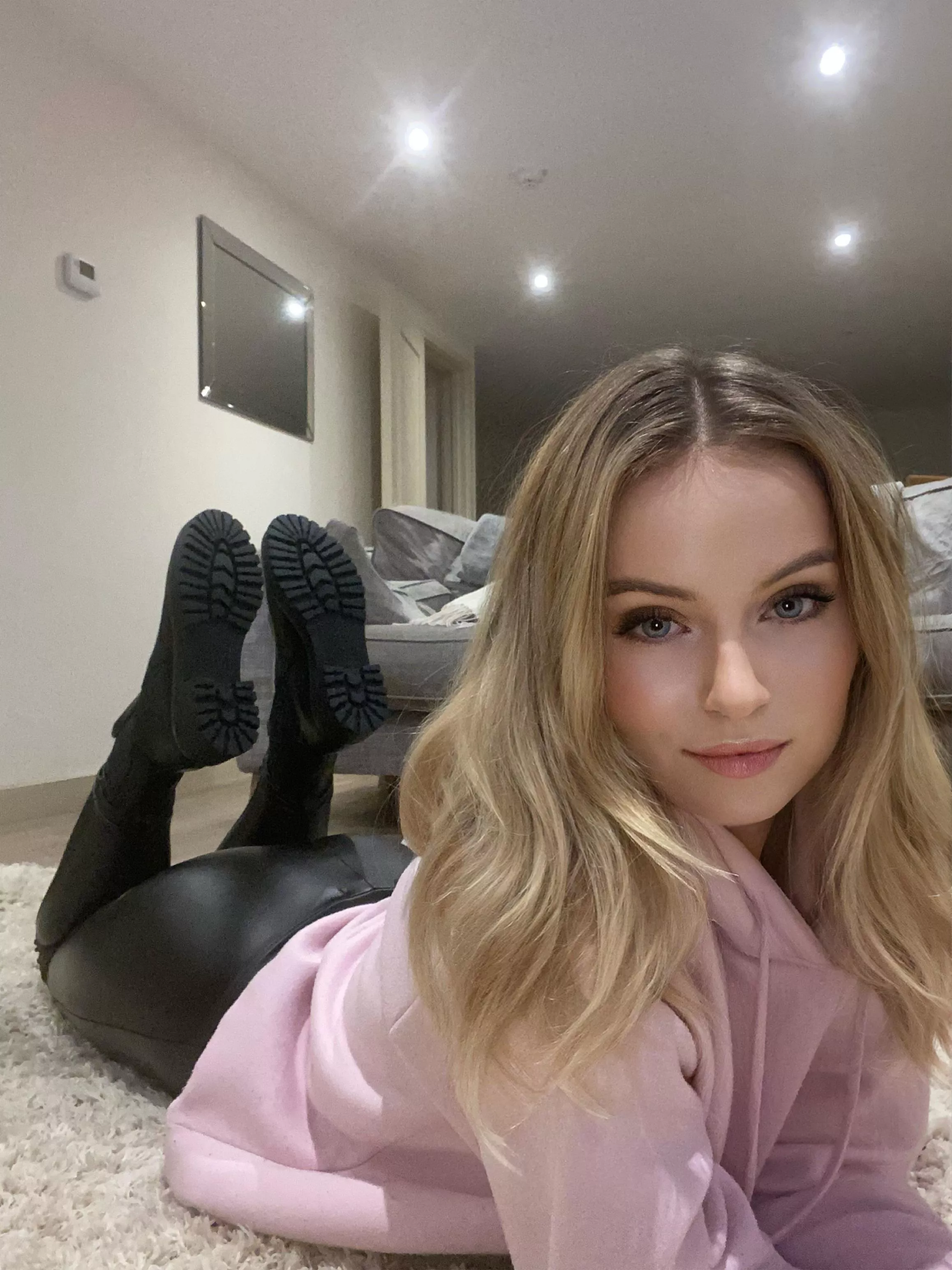 Do you like me in my boots x