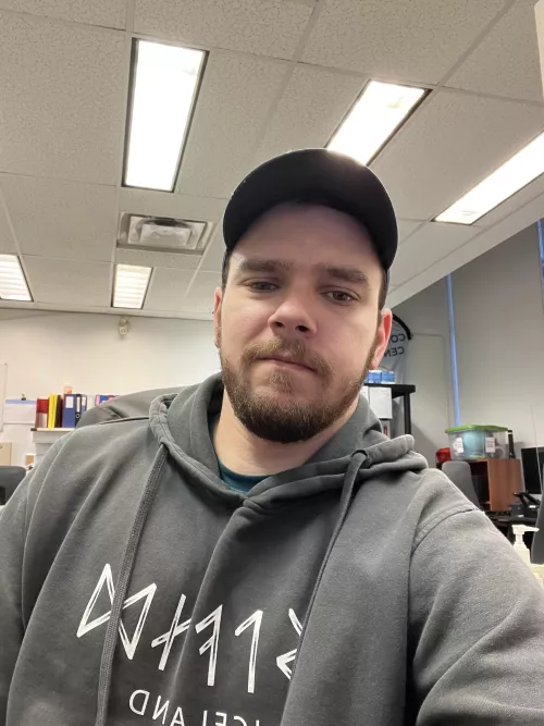 Extremely bored and lonely at work. Anyone wanna chat? Dm me