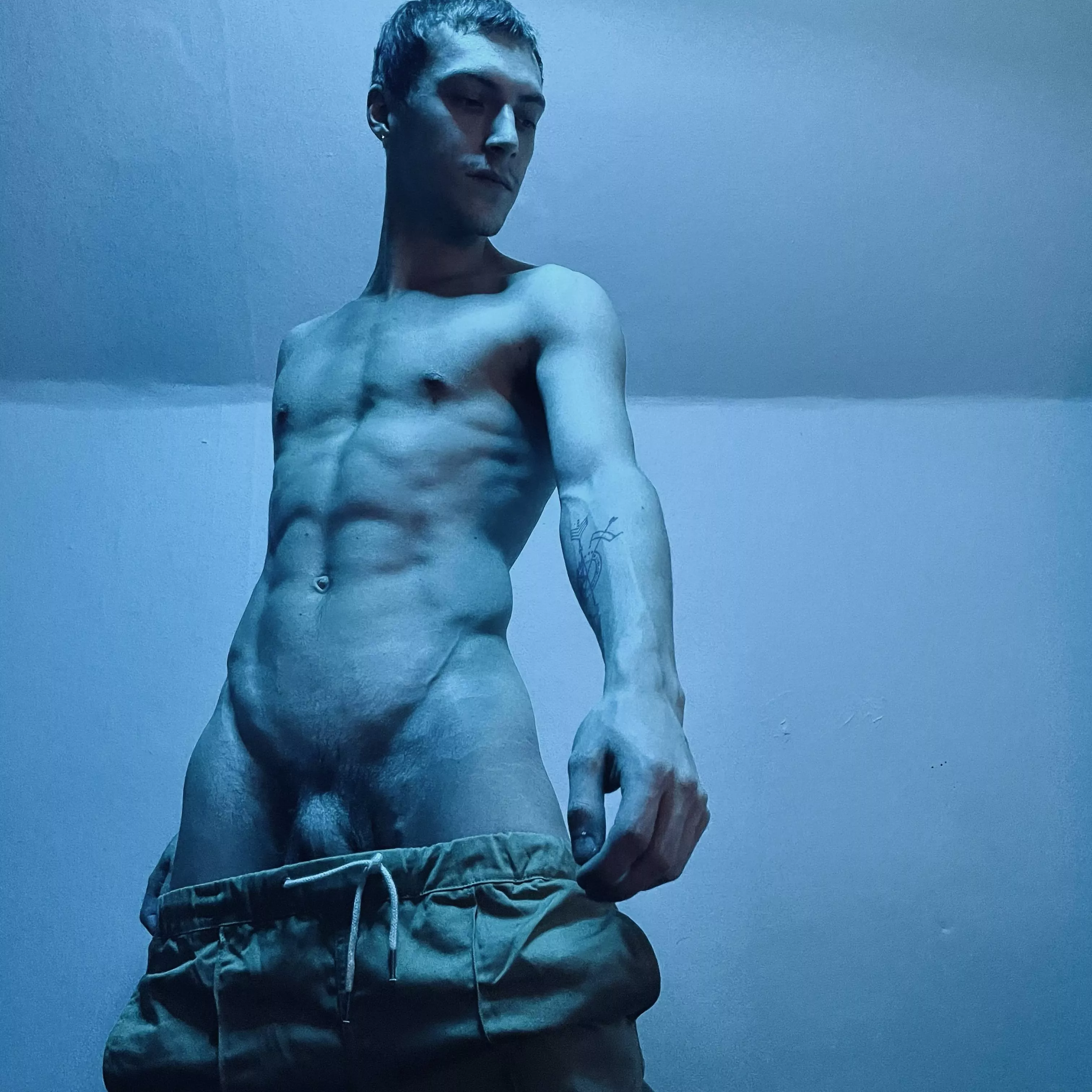 First post here! I'm normally at the dance studio but today, I'm ready to share this to the internet 🙈 hi everyone (22)