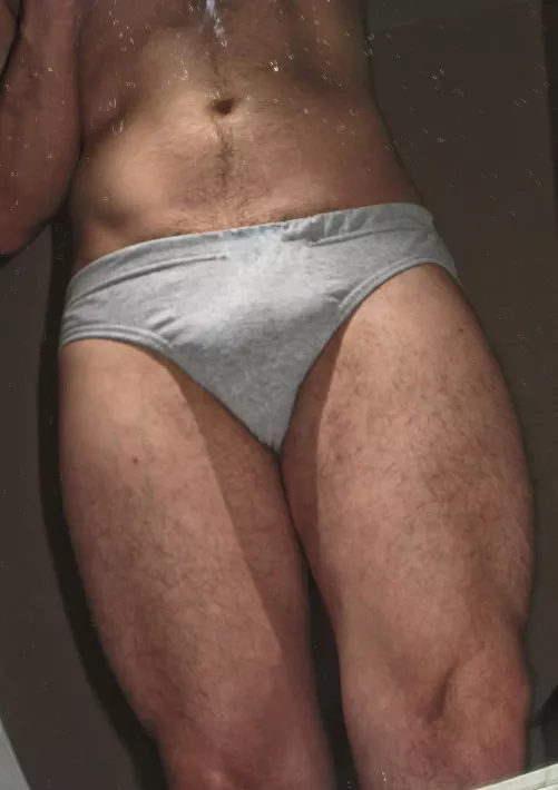 I like my thighs kissed and licked 😜