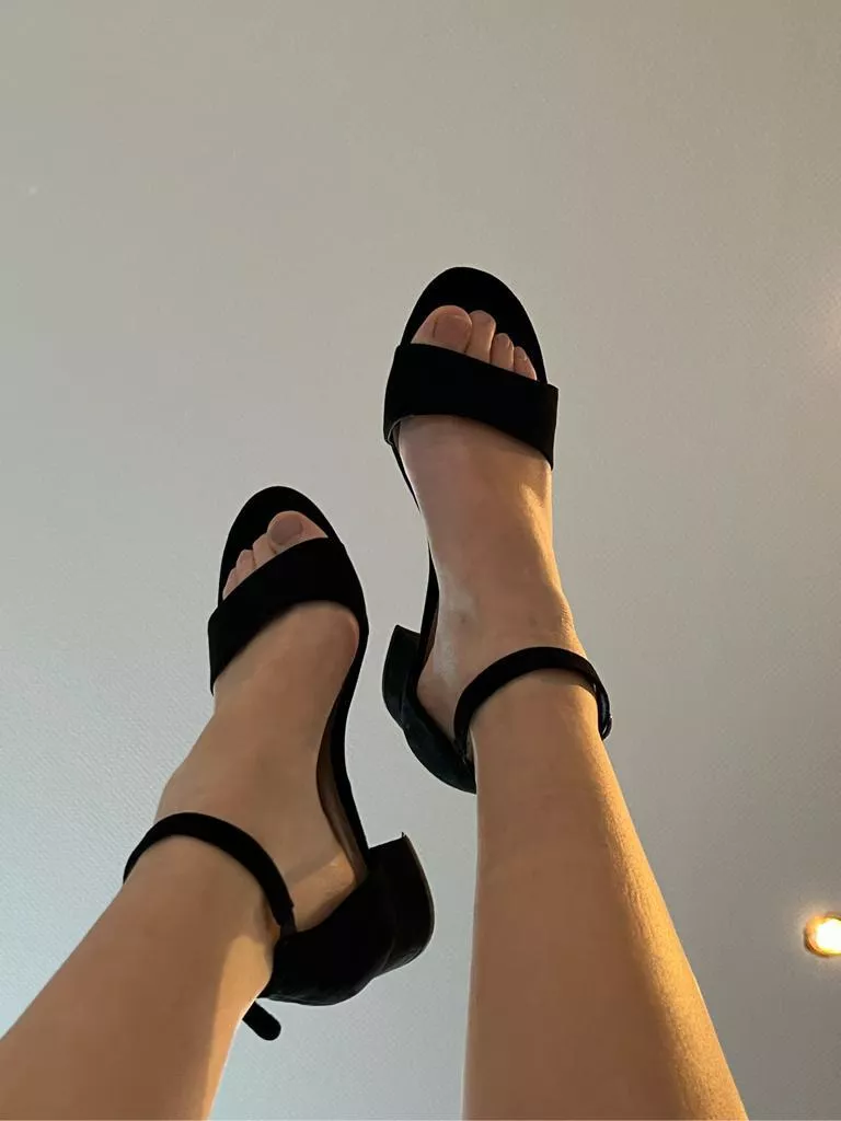 If you could only worship them in real life...😍😔