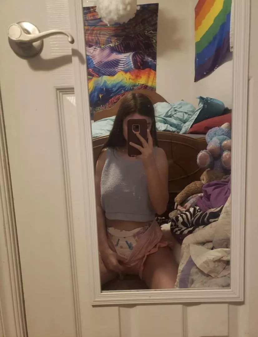 I’m a horny little girl looking for a mommy or daddy