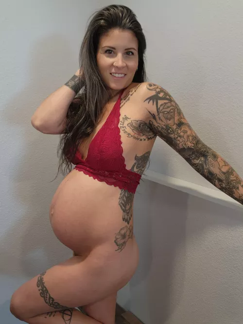 its not a little baby bump anymore 😘