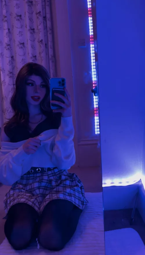 One of my friends boyfriends just visited me…. I’m kinda sore and walking isn’t really an option at the moment 😳😳