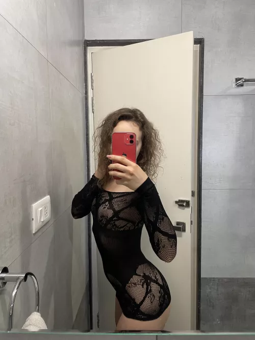 This mirror makes me look very hot.