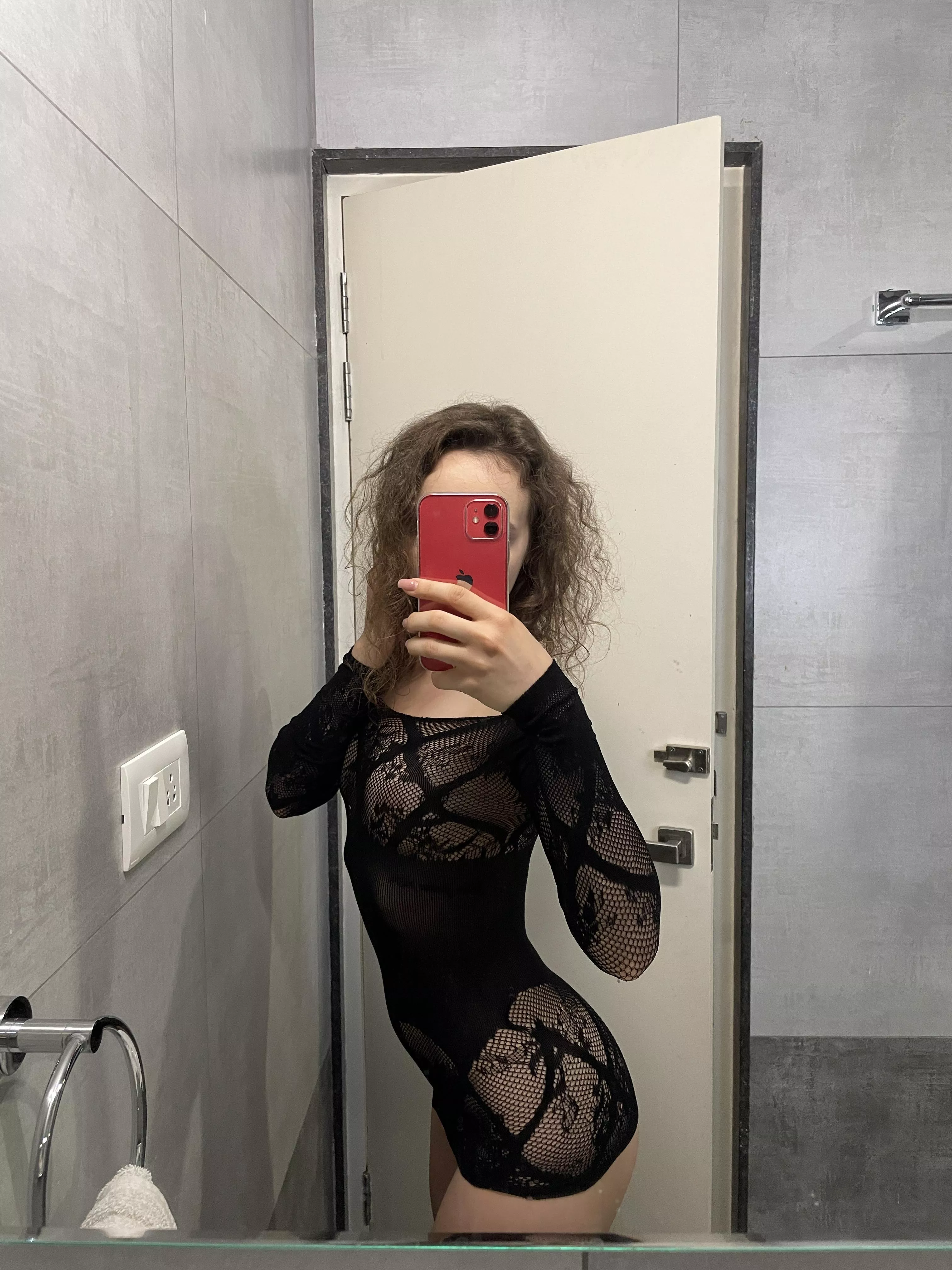 This mirror makes me look very hot.