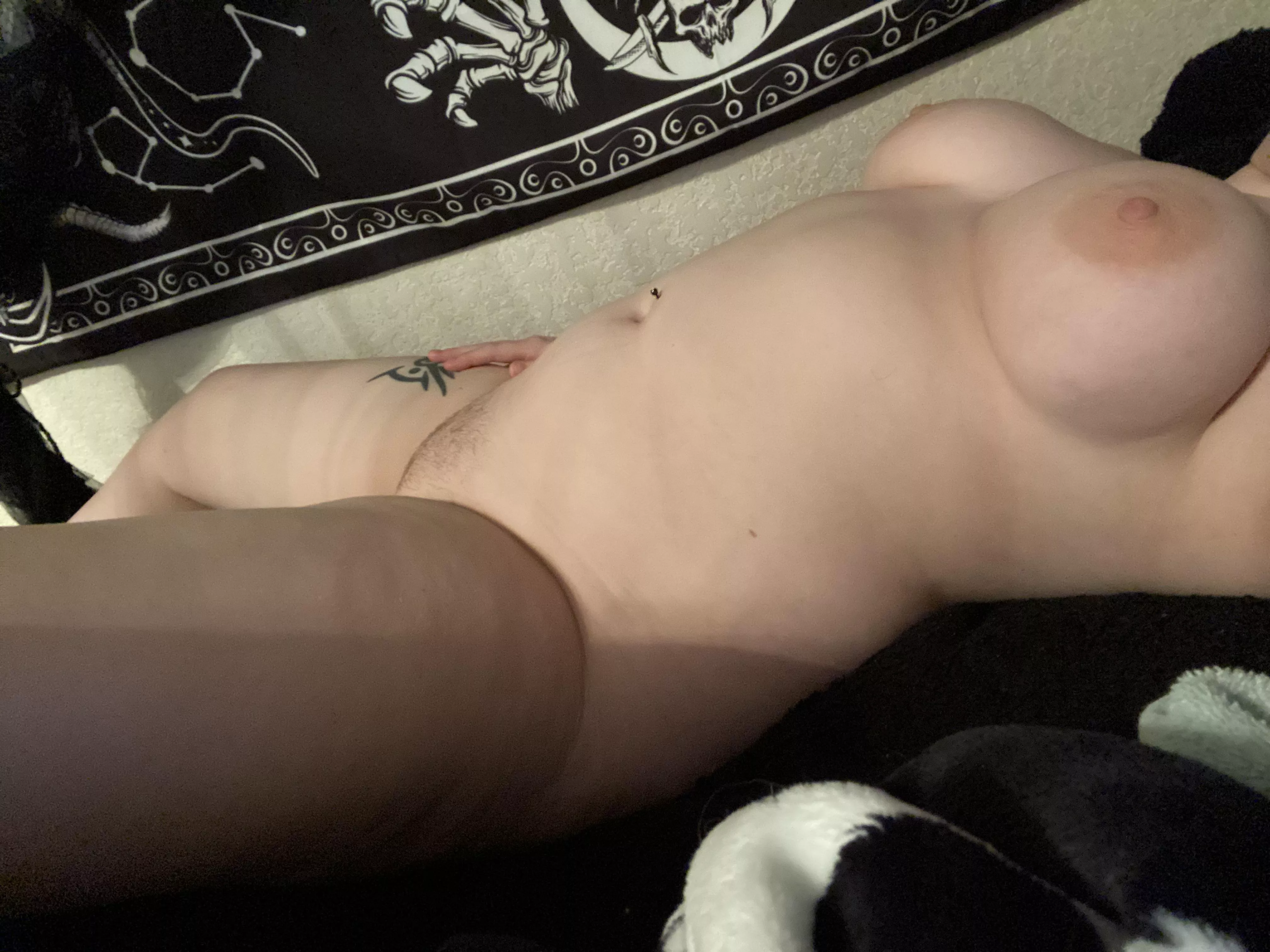 Tiddy Thursday! Horny as hell this evening ;)