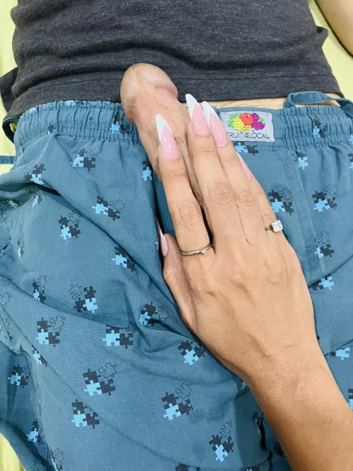 Time to get naughty with these sexy claws 💅🤫