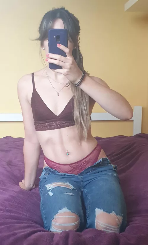 Wanna take my jeans off ? [F]