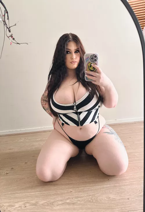 Who enjoys a thicker milf here?