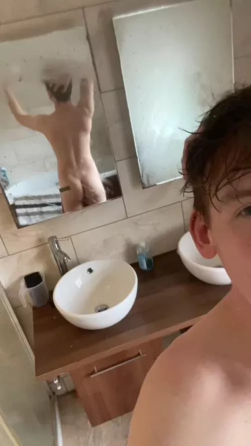 Who’s gonna give them a squeeze 🍑