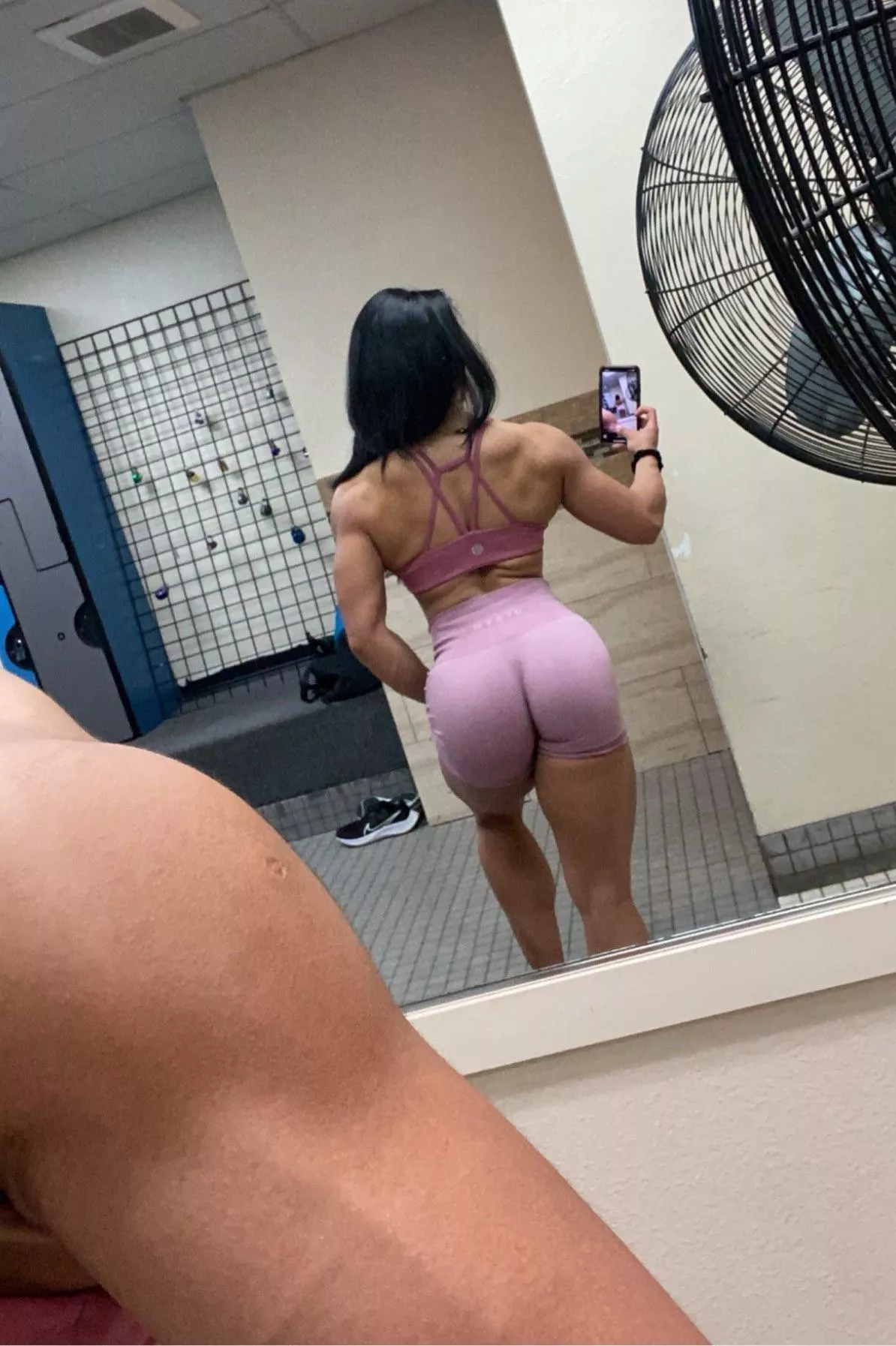 Wow, she‘s just so THICCC!