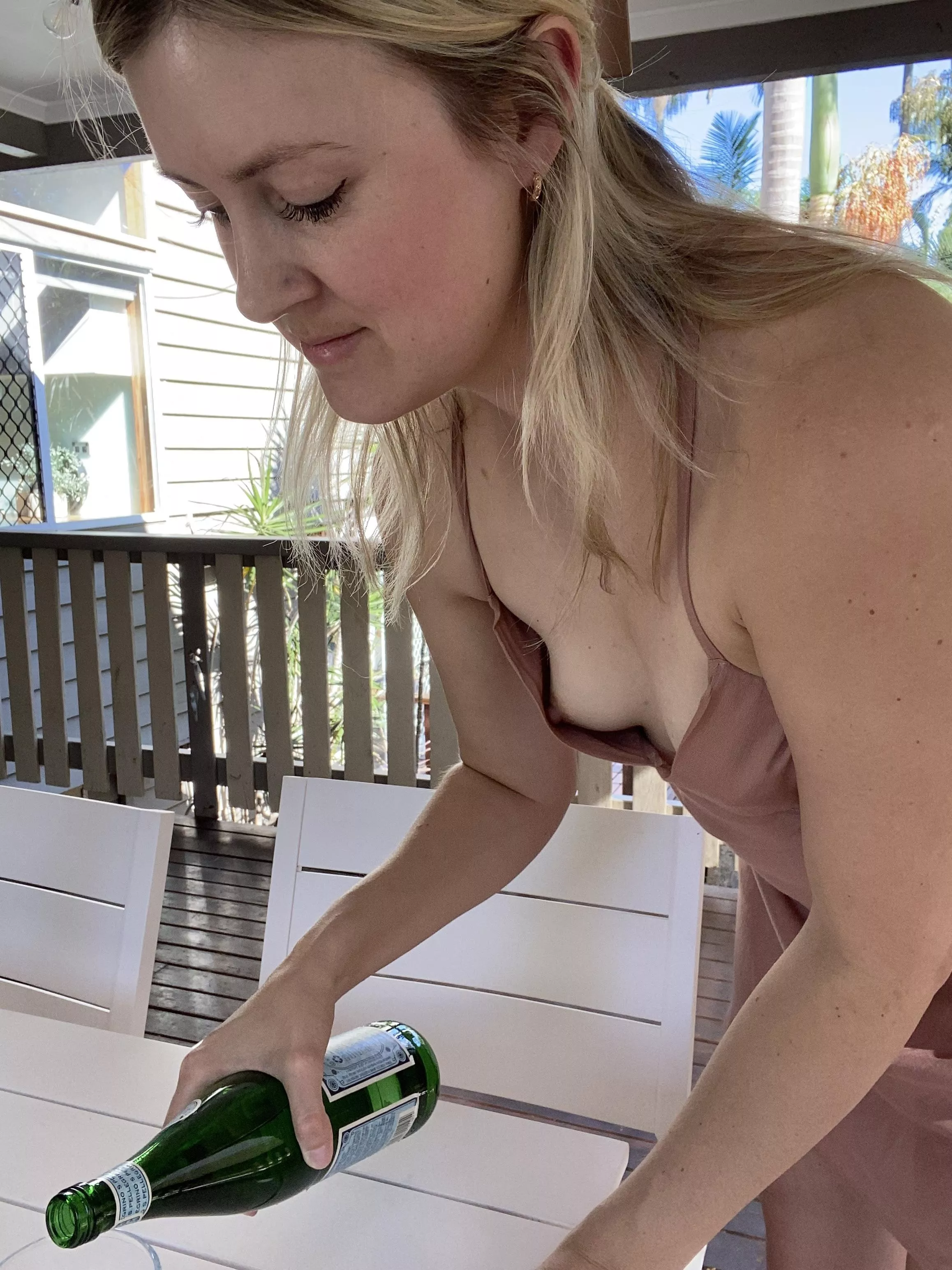 Your friends wife pours you some water when you come over for dinner 🍲