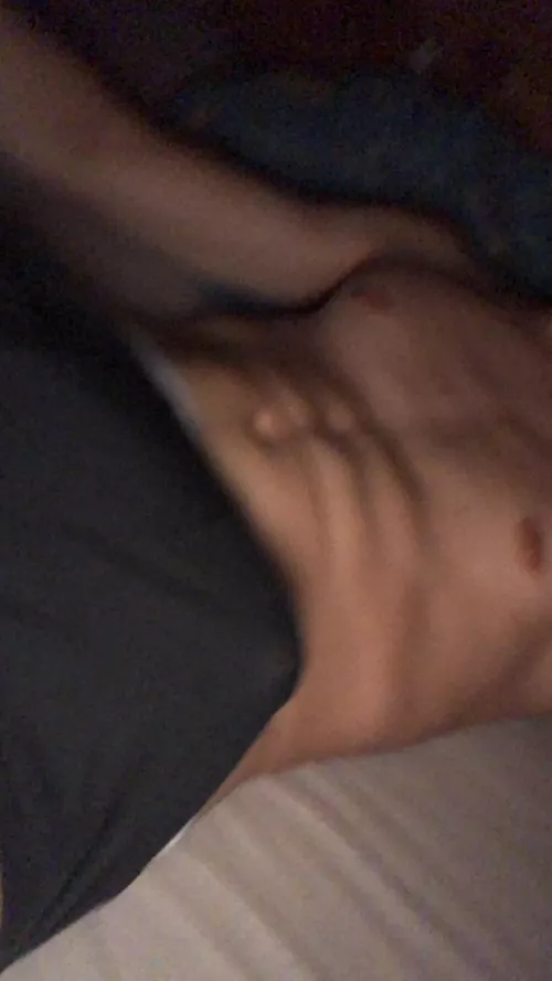 18, Anyones come to groupchat? Add me and send me a pic of your body. Snap: zeti_2004