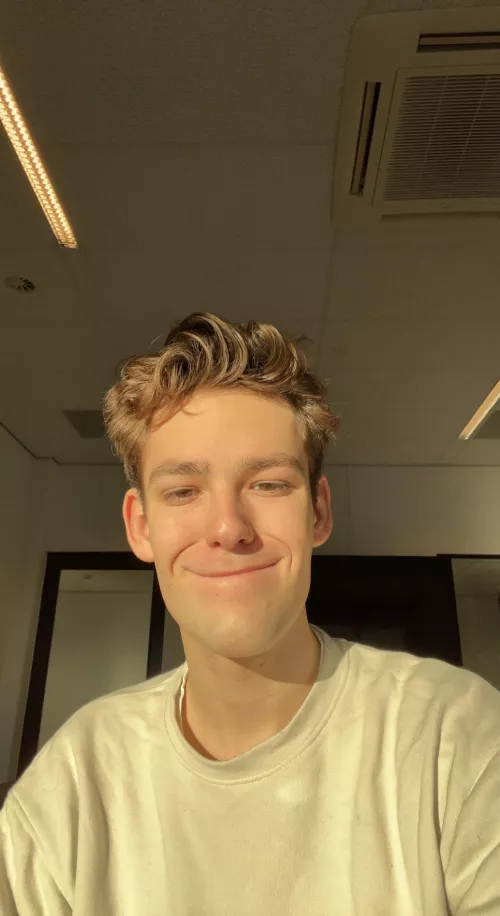 18 Dutch college student for chats anyone face is a must longterm+ @victorheerkens