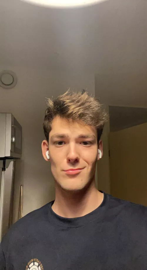 18 Dutch college student for chats anyone face is a must longterm+ @victorheerkens