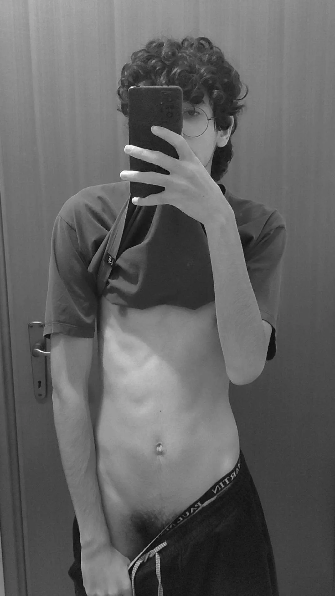 18, need a muscolar man to turn me on, but everyone can add, dm for my sc