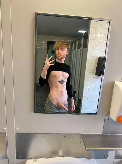 (23) Meet me in the restroom bro
