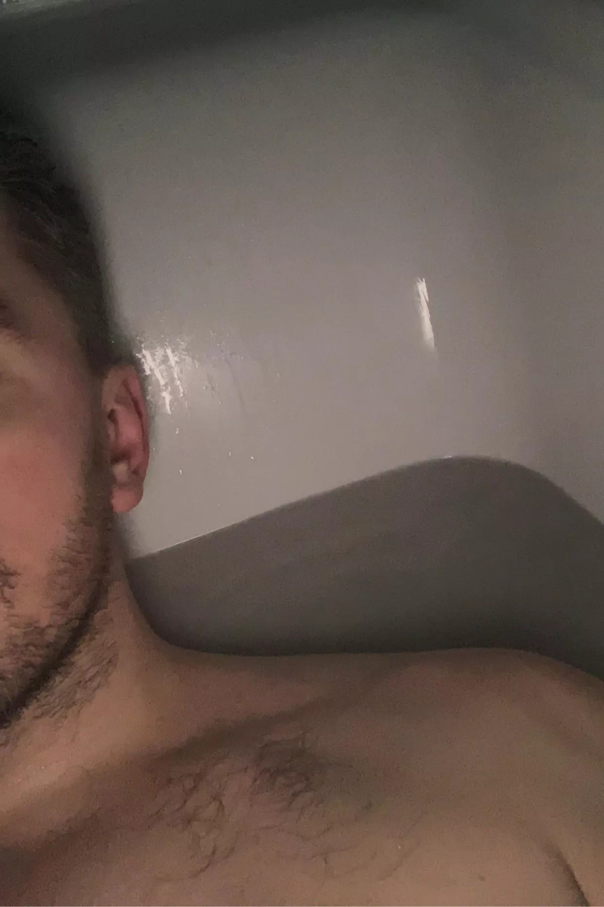 24m uk, in the bath, care to join? 🧼 add: glitteringad