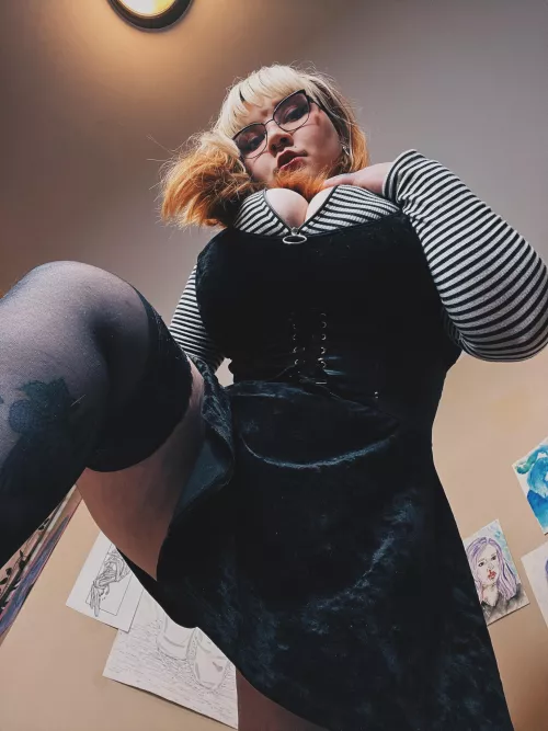 A Goddess looking down on you 😌🧎‍♂️