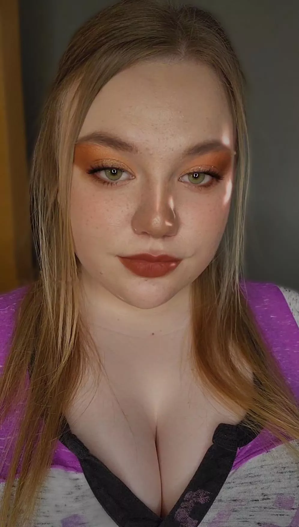 are slutty blondes with big natural tits your type?😘