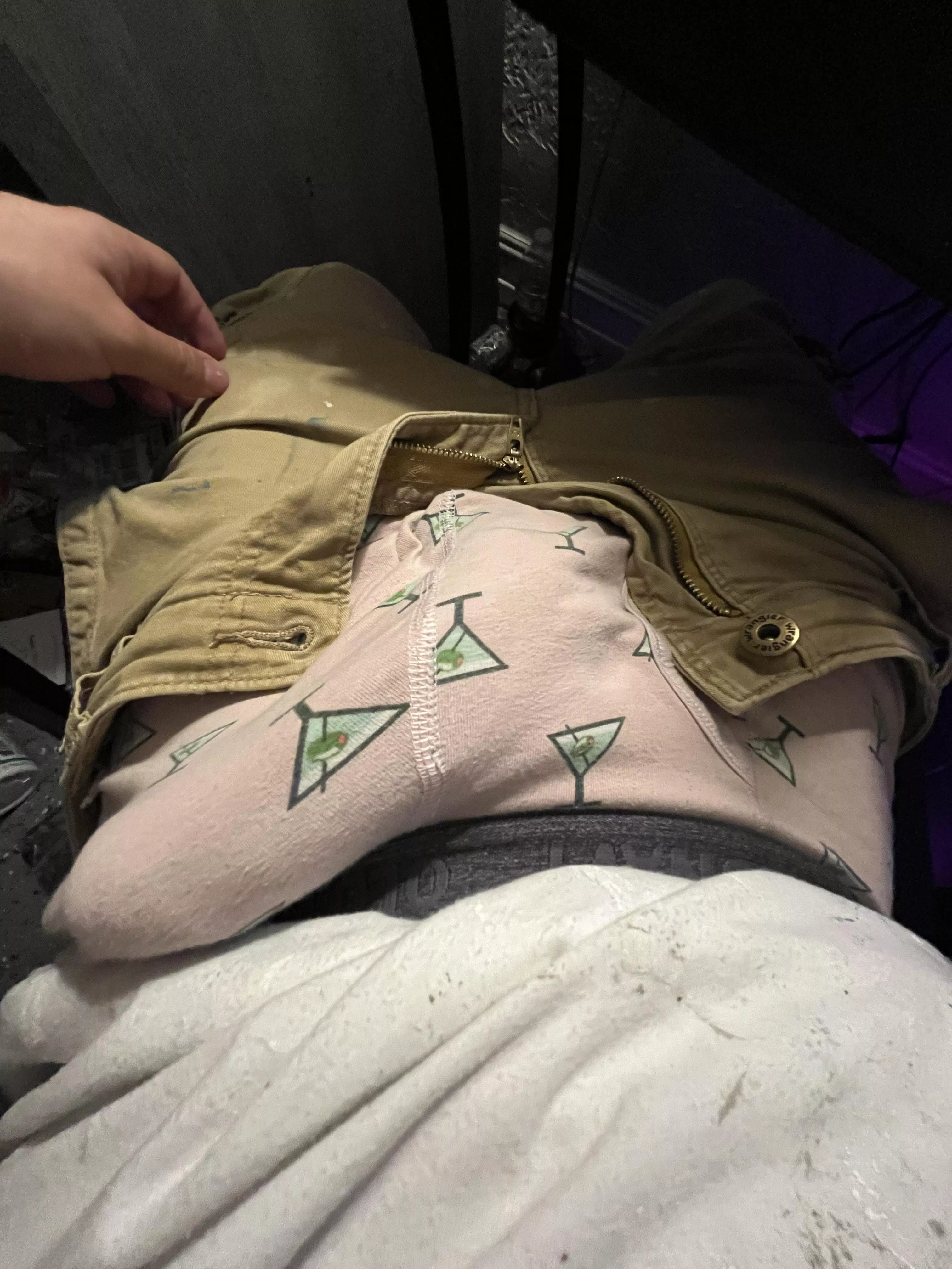 Bi, want some ass on my lap