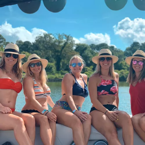 Bikini Milfs, dm open