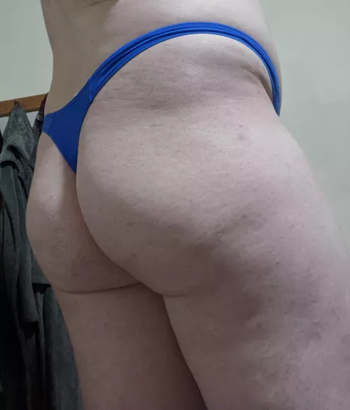 Booty looks good in blue 💙