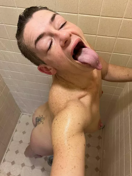 Can u come and spunk in this 44yo old mouth ?