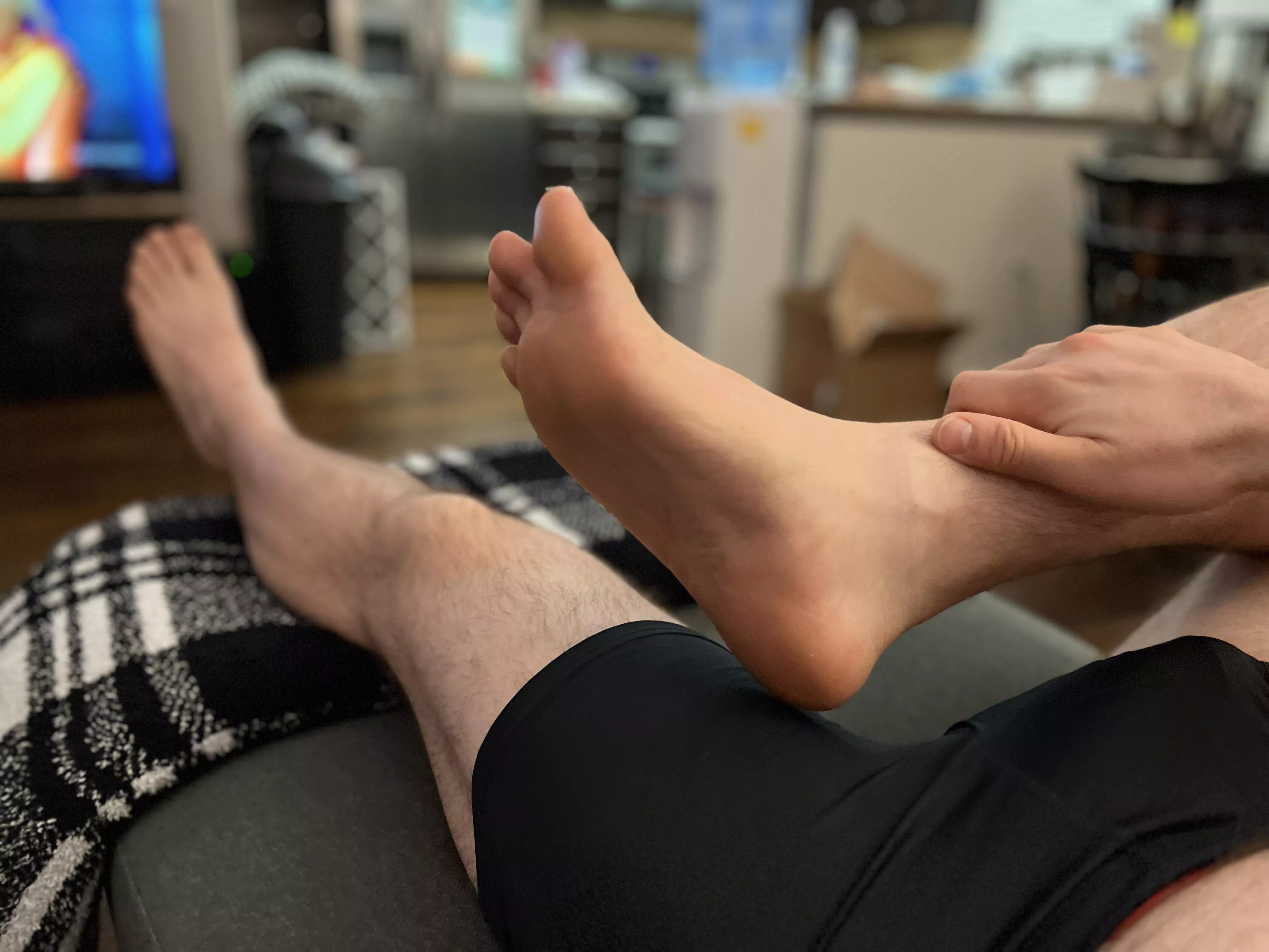 Come get it boys 👉🦶🏼😏