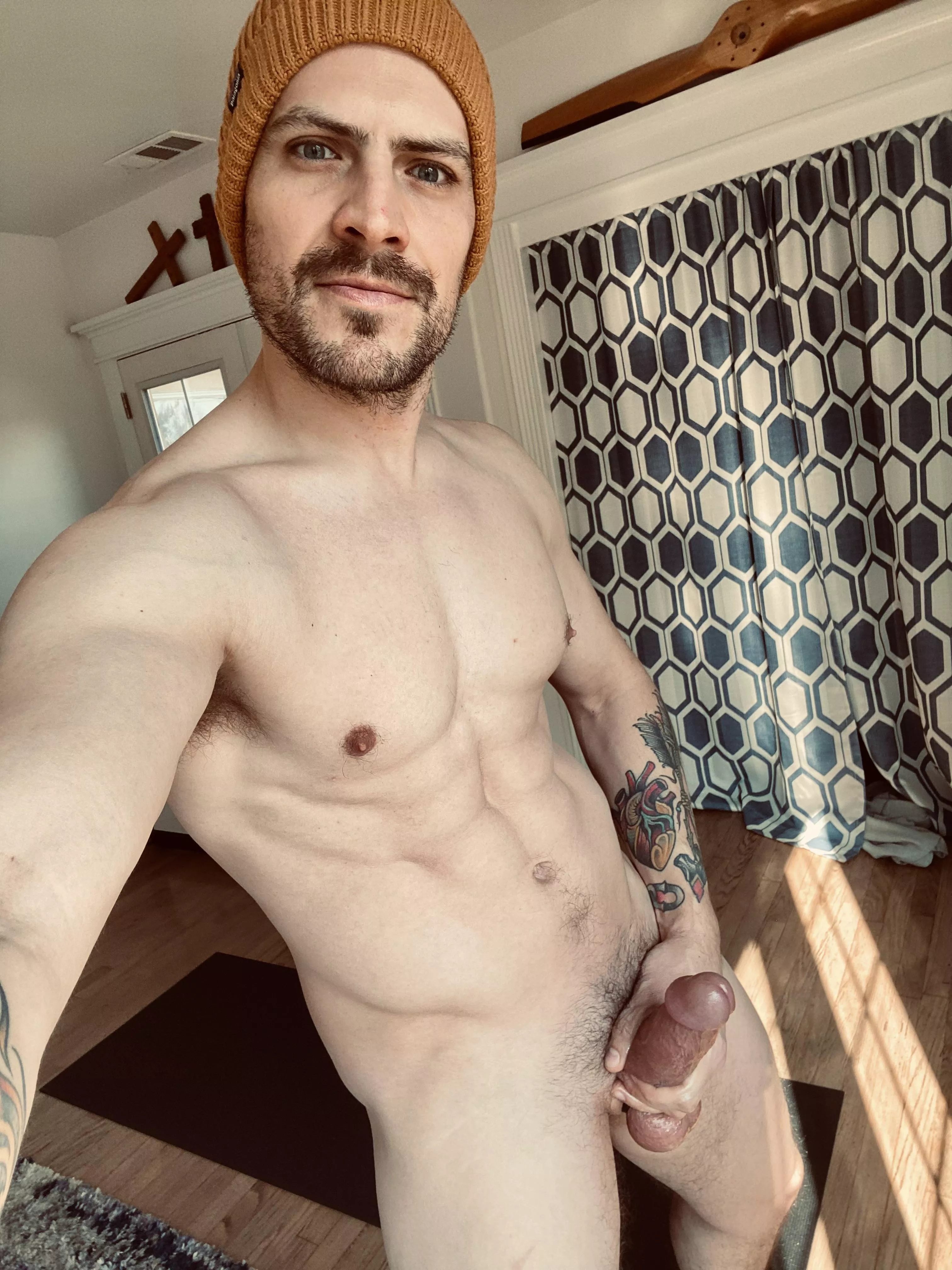 Do any Milfs in need of a Dad to help make this Saturday a bit more interesting? 😈