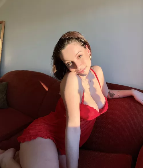 Do I look good in red? <3