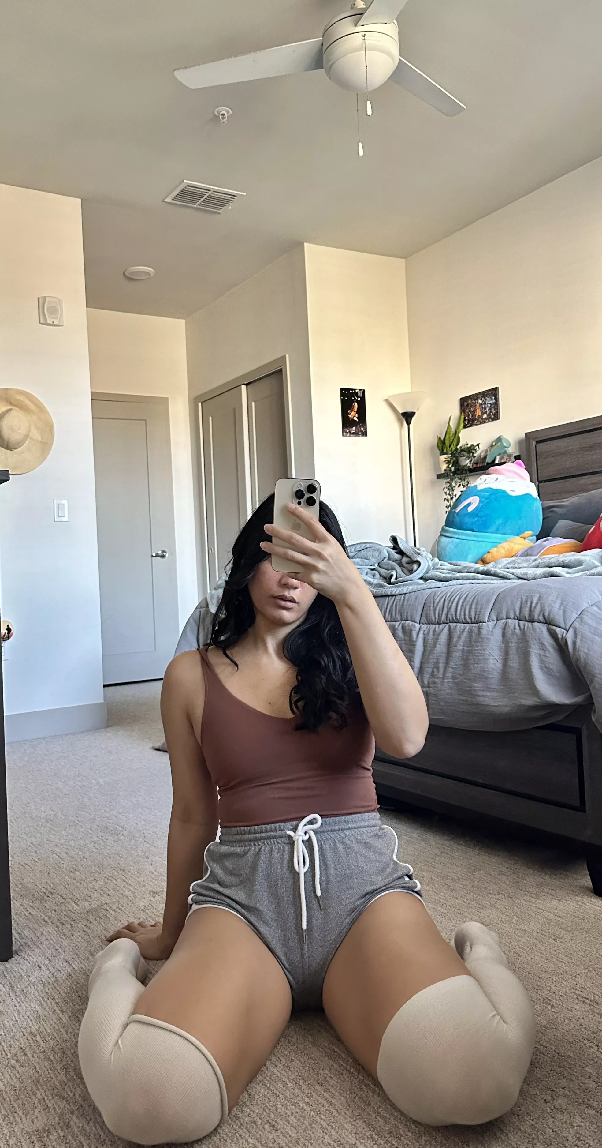 Do you like thigh high thighs feet prisons?