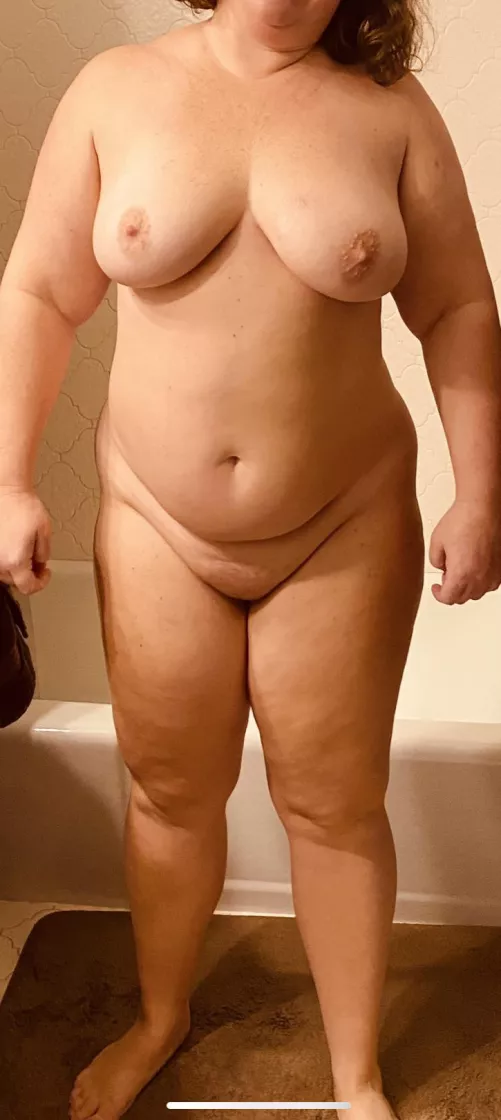 F 45, 212lbs, 5’7”. Ready to see what the weekend brings for the hubby and I. Stuck at my current weight!