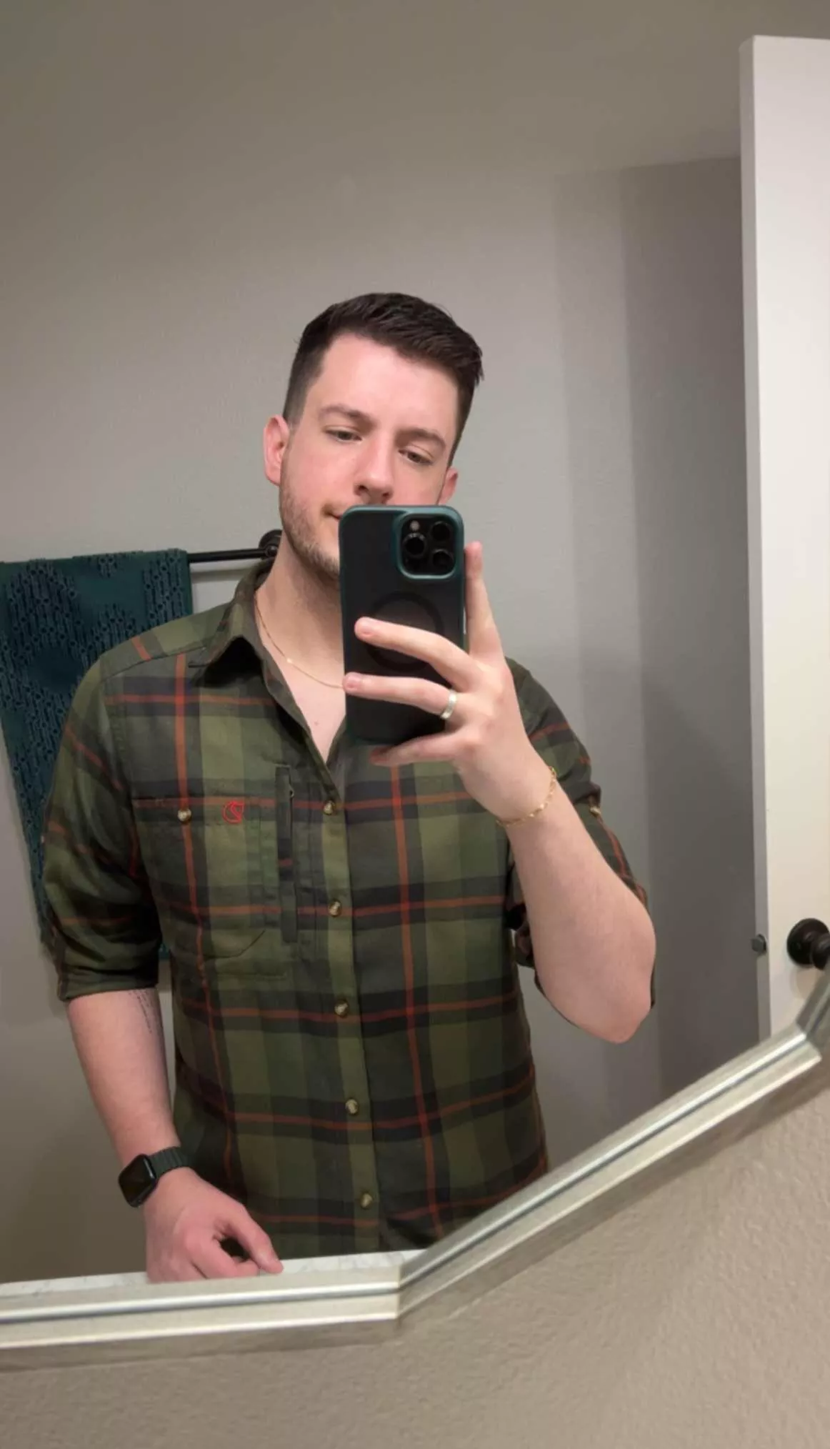 FUN FACT: This is the same shirt from The Last Of Us, I felt so cool when I found this out 🤪