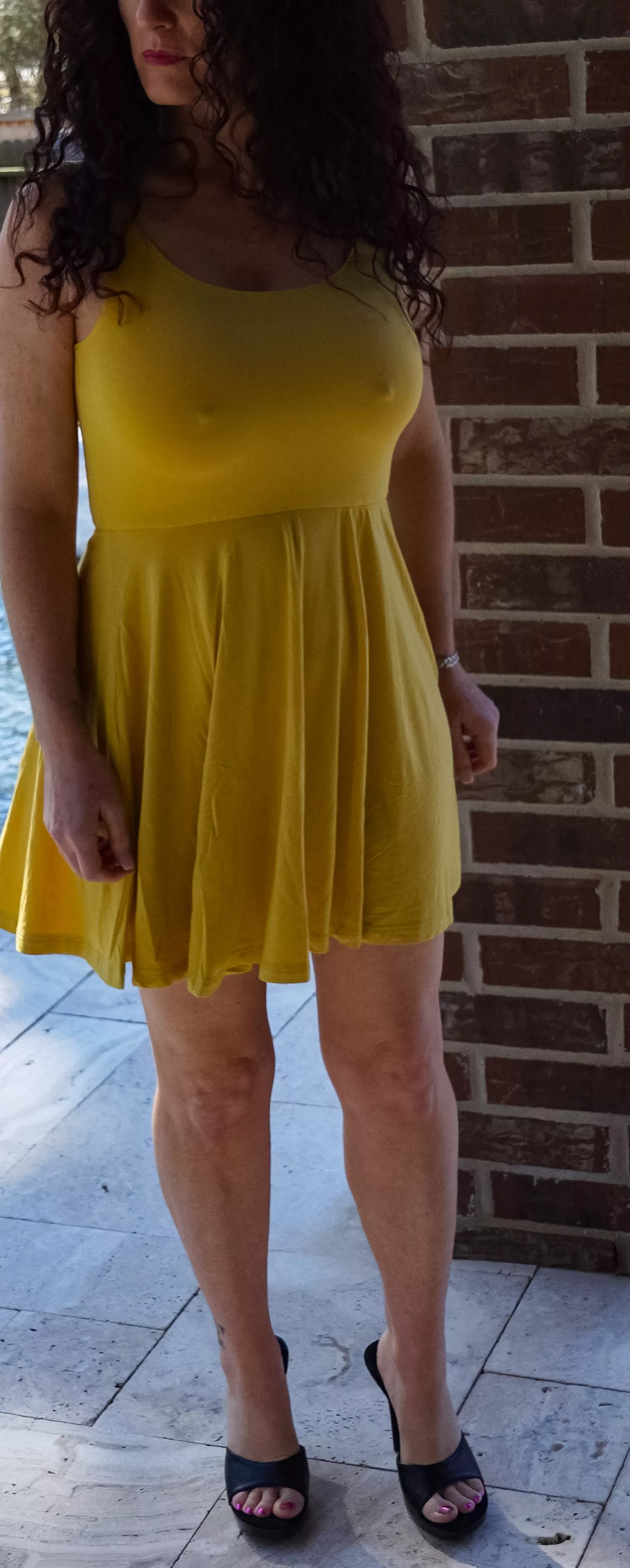 Good combo here: legs heels tits pokies