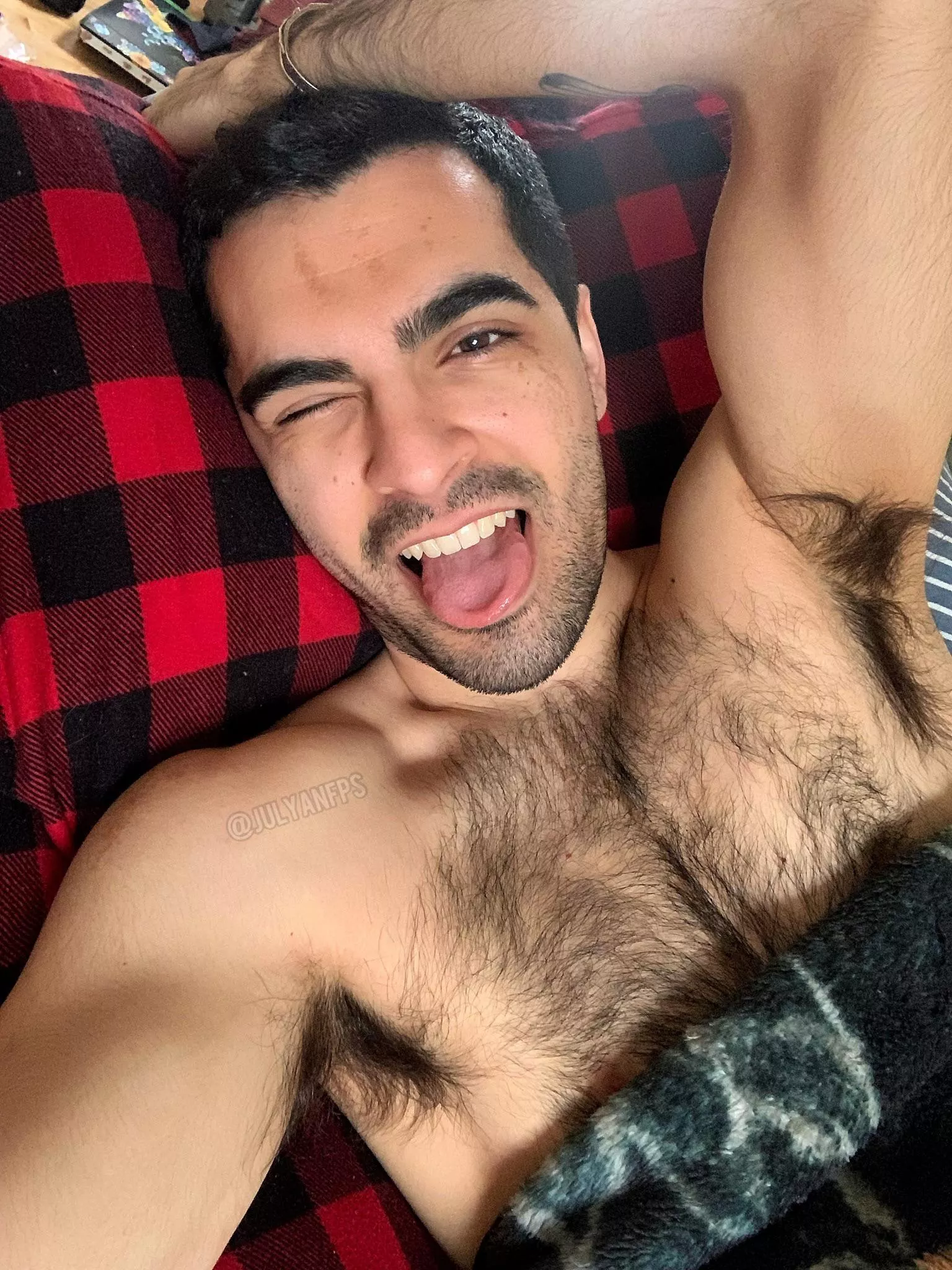 Good morning, who’s sitting on my face first? 😜