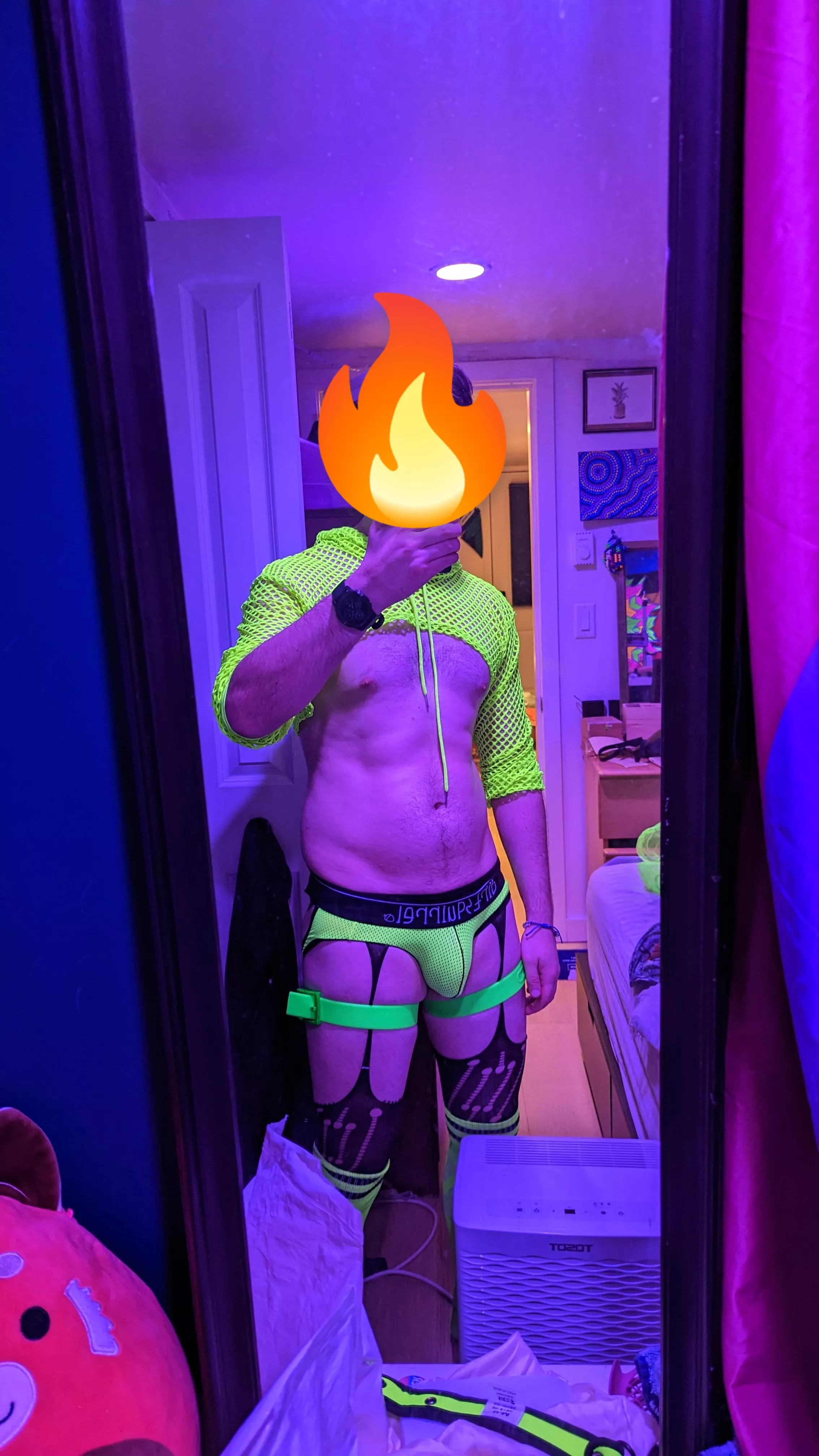Got quite the bulge on my rave outfit!