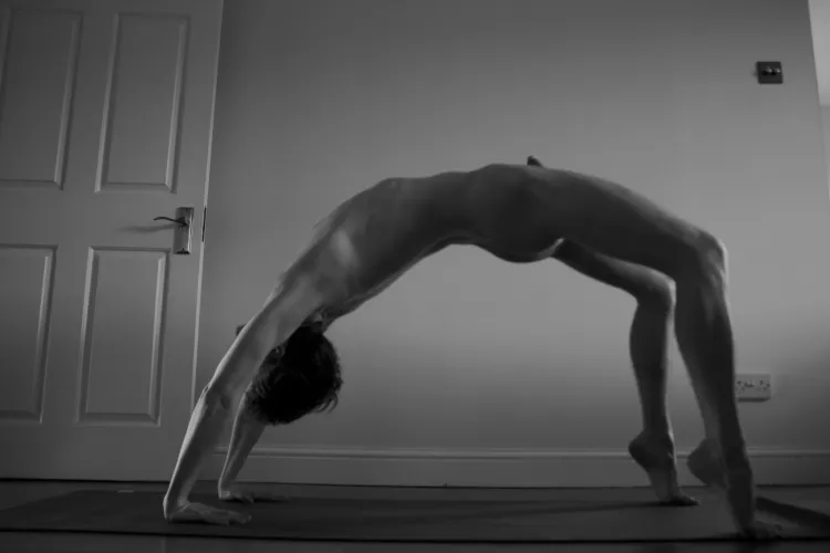 Happy Saturday Everyone! Kickstarting my weekend with a good stretch 🤸🏻‍♂️