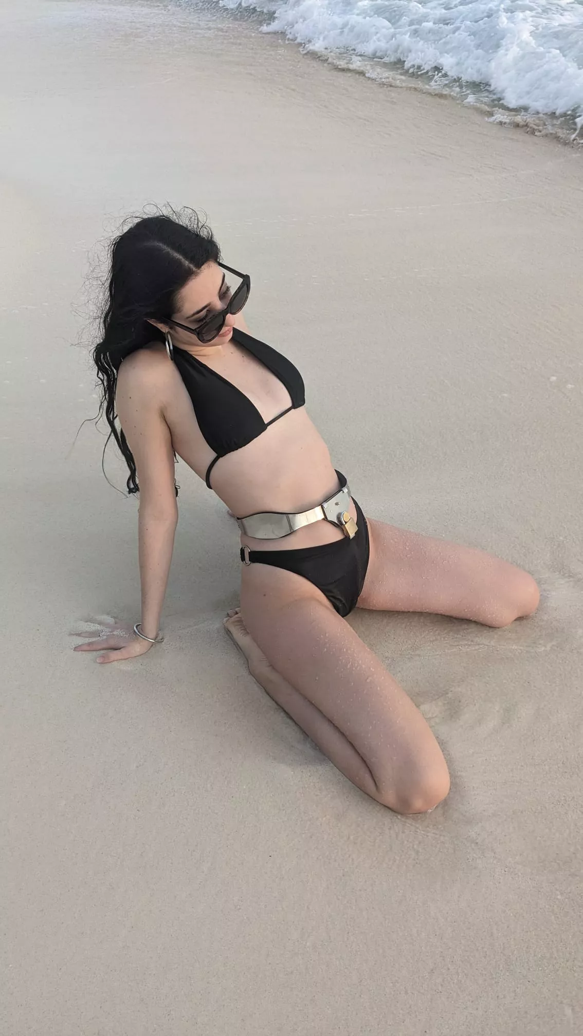 Have someone had issues with the belt and belly button piercing please??