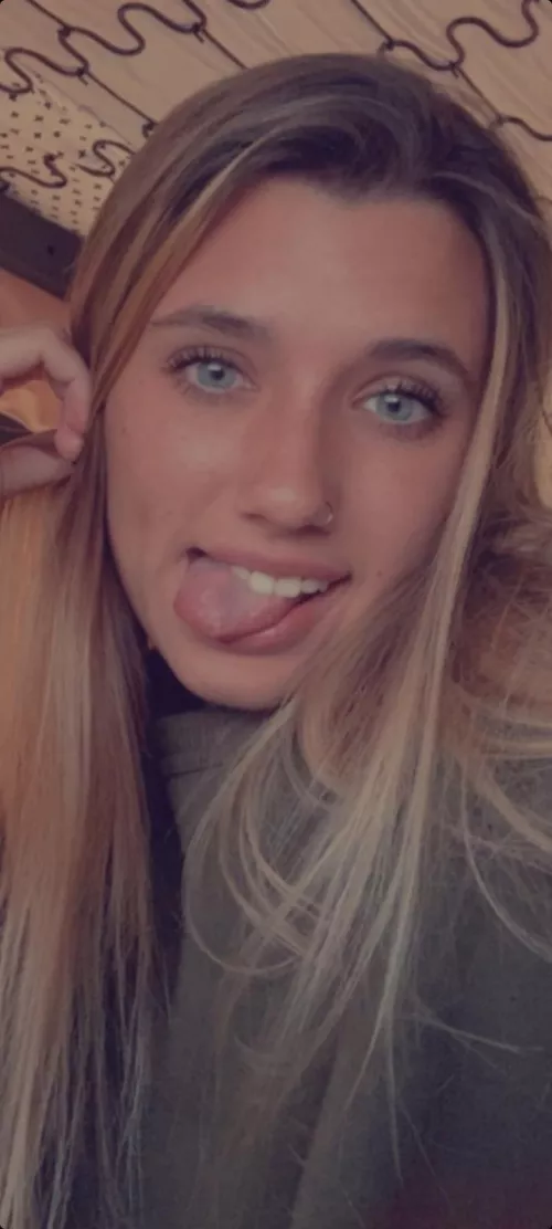 how hot is she 1-10?