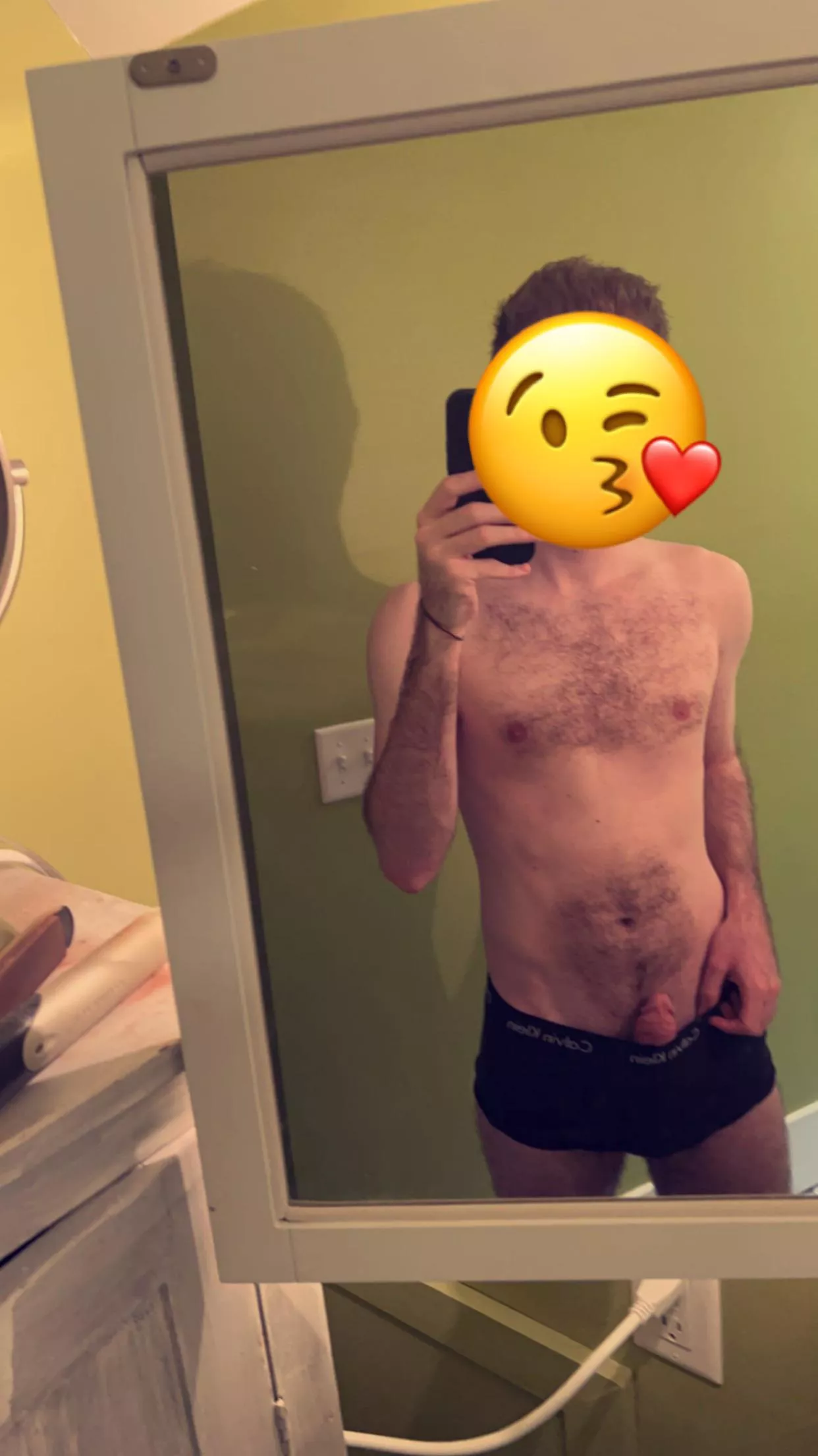 hung and horny af. dm me 🫦