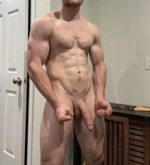Hung and ripped!