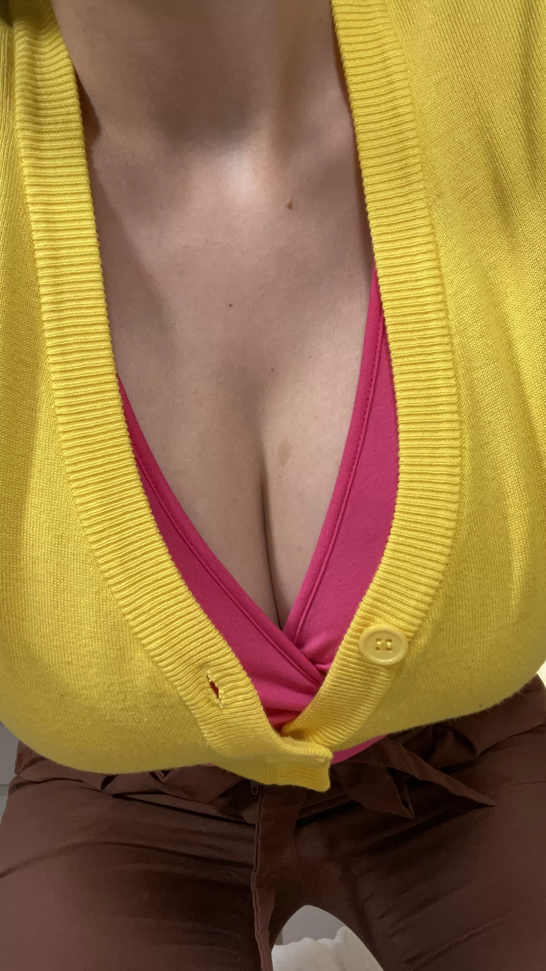 I bet I would catch you staring... Miss Luna doesn't mind!