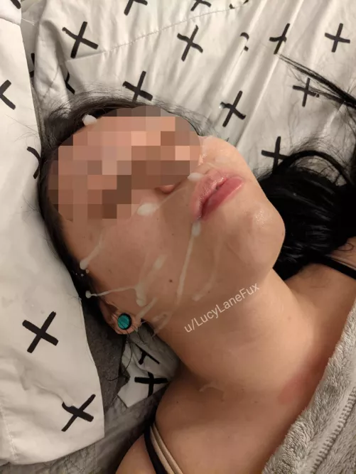 I feel so naughty with a thick load on my face. 🤤