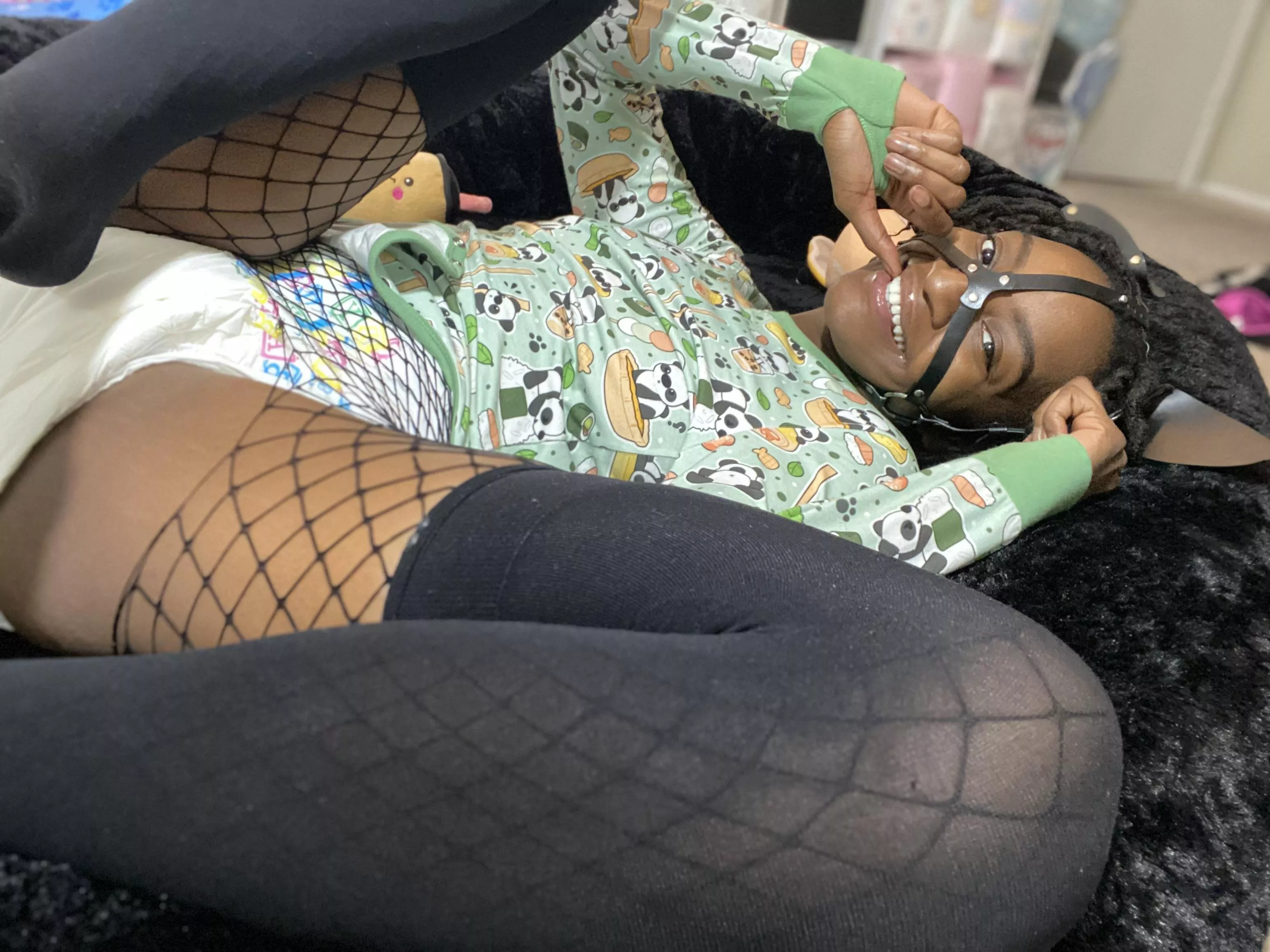 I got a human size doggo bed!!!🐾😆 All padded up so I don’t leak on it while gaming.🤭😅