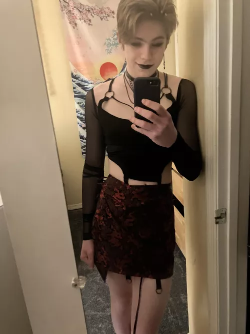 i really like how i look in a darker color scheme!