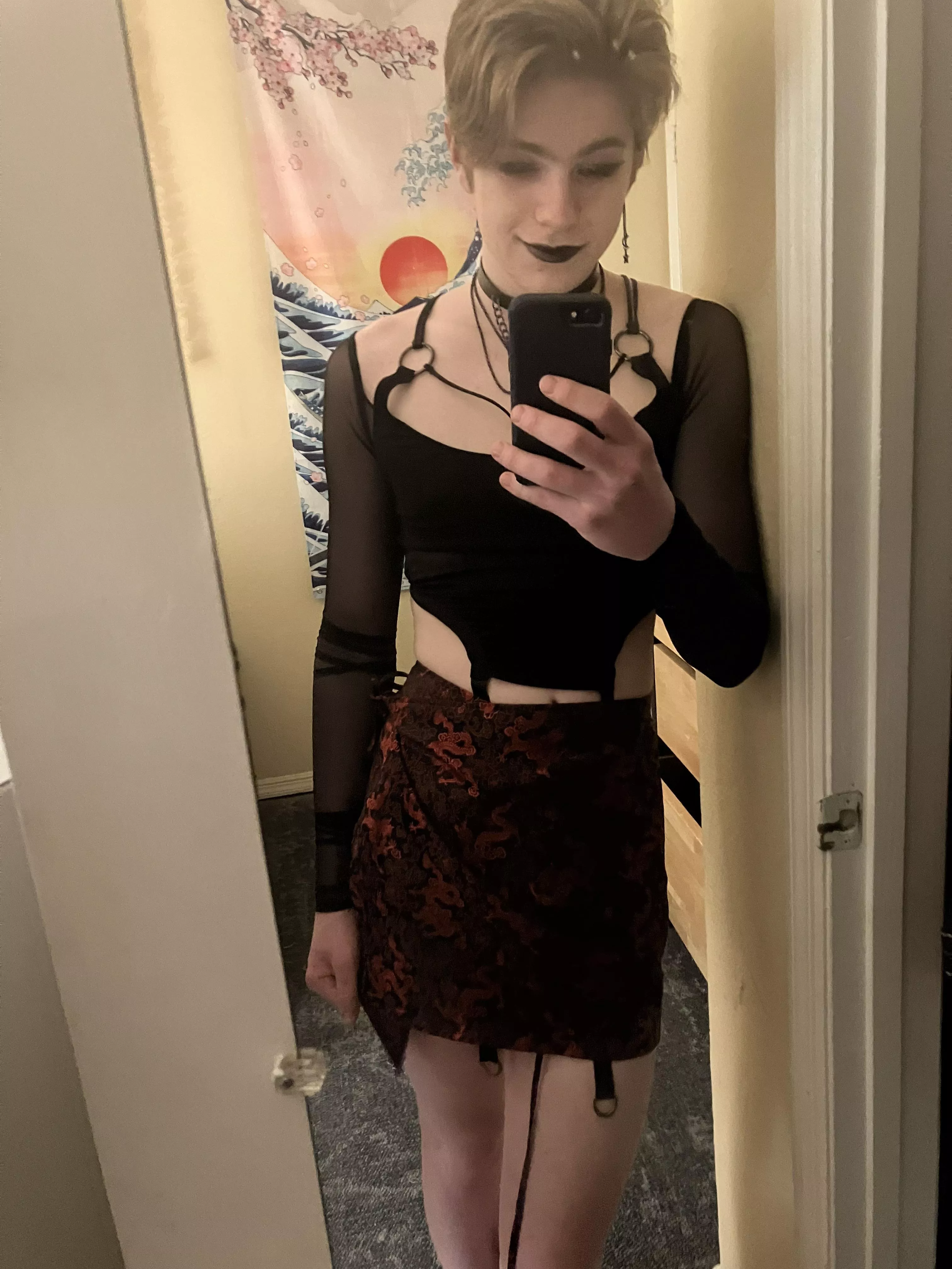 i really like how i look in a darker color scheme!