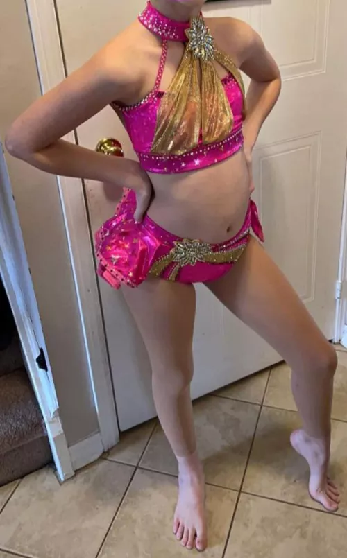 I wish I had a Daddy to dress me up like this and use me🥺