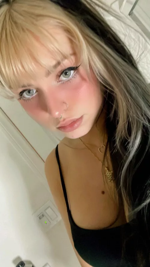 If you like cute alt girls come check out my onlyfans 😘